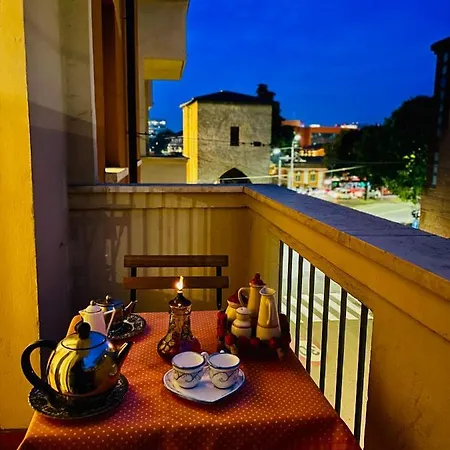 Maison d'hôtes Castle Door House - Single With Double Beds Near Train Station Bologne