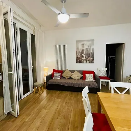 Maison d'hôtes Castle Door House - Single With Double Beds Near Train Station Bologne